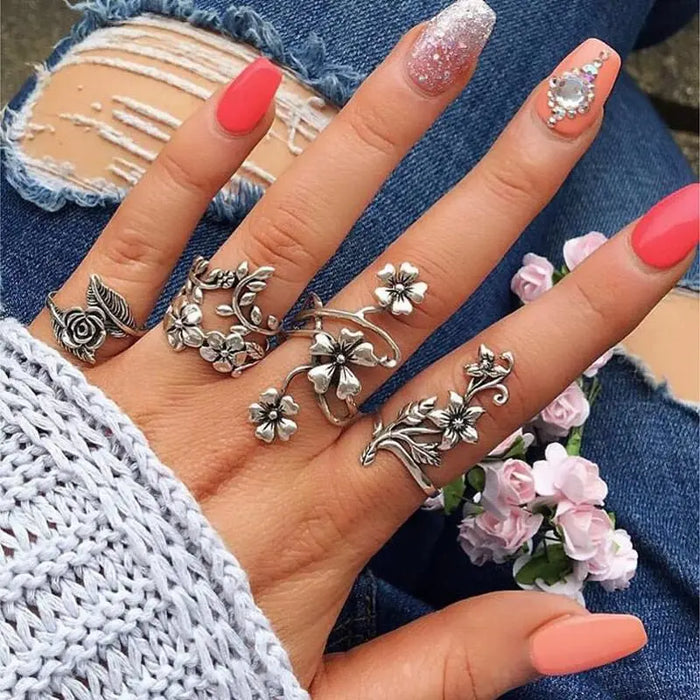 Tocona 4pcs/set Antique Silver Color Vintage Bohemia Ring Set Rose Flower Rings for Women Charm Bohemia Floral Knuckle Ring 6047 1